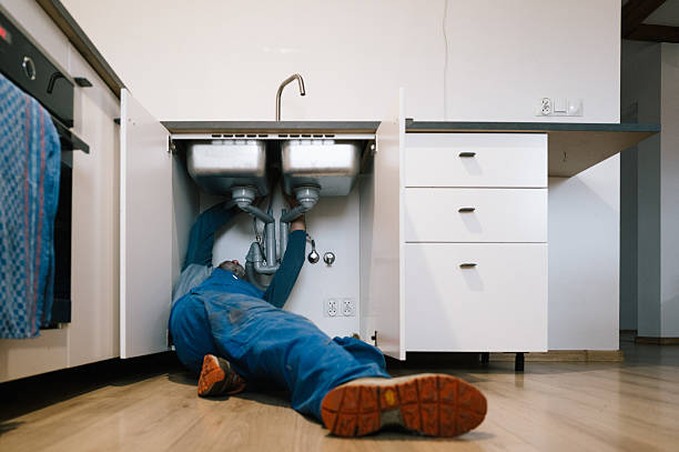 Professional Emergency Plumber technician working in Spruce Pine, NC